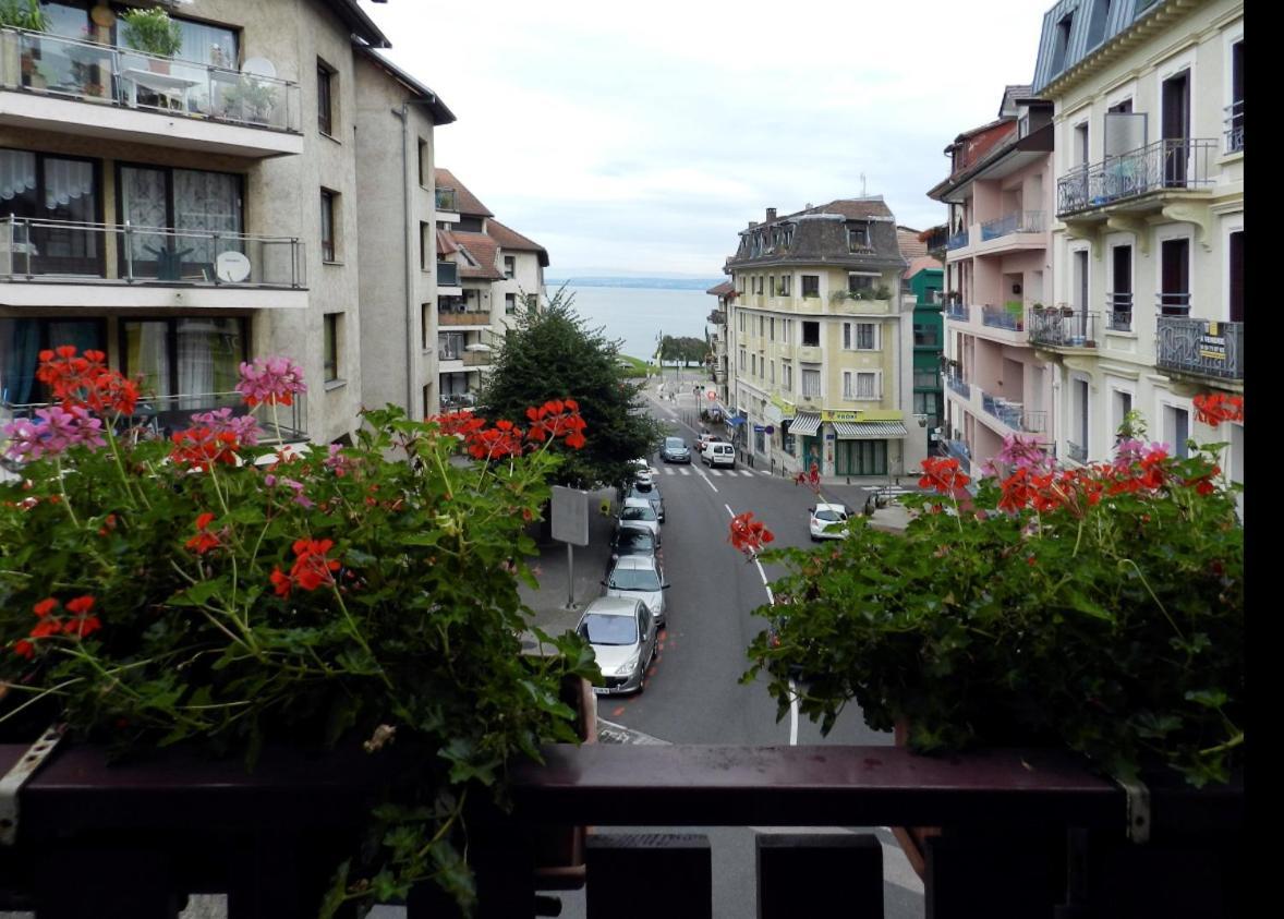 Hotel Le Bourgogne Évian-les-Bains Екстериор снимка