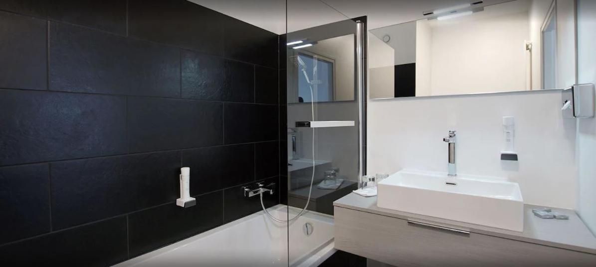 Hotel Le Bourgogne Évian-les-Bains Екстериор снимка