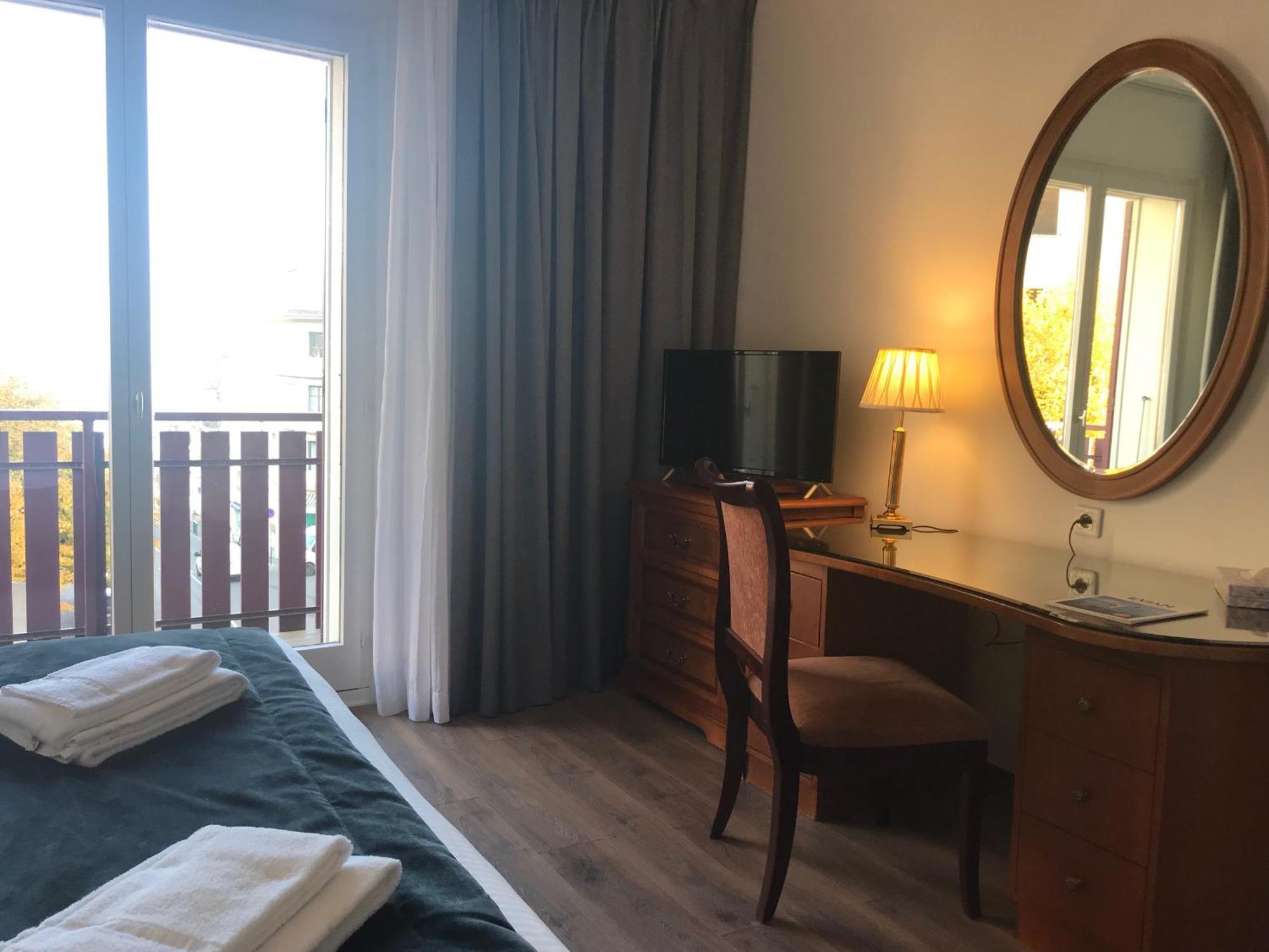 Hotel Le Bourgogne Évian-les-Bains Екстериор снимка