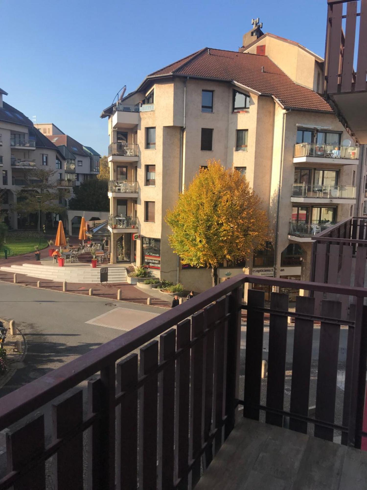 Hotel Le Bourgogne Évian-les-Bains Екстериор снимка