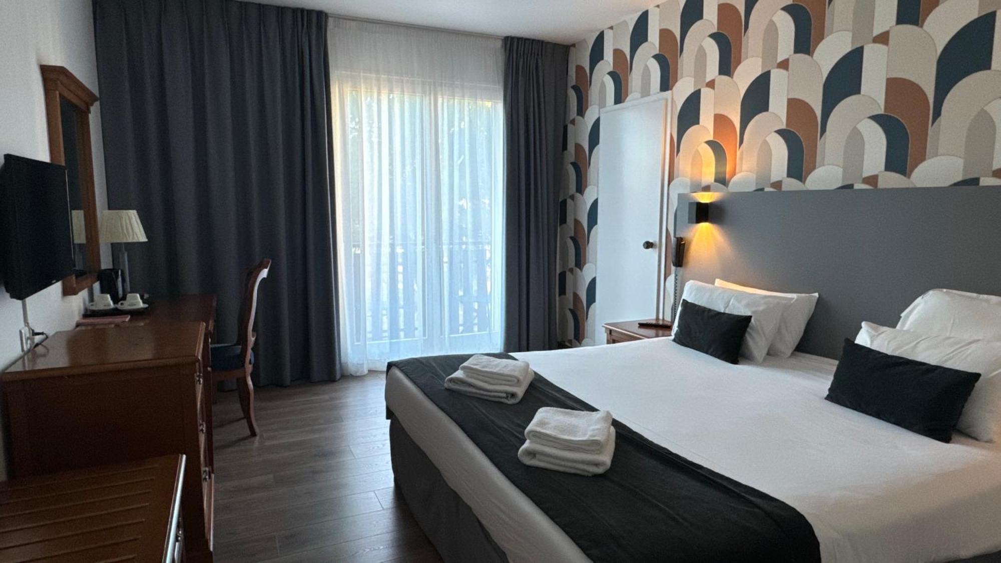 Hotel Le Bourgogne Évian-les-Bains Екстериор снимка