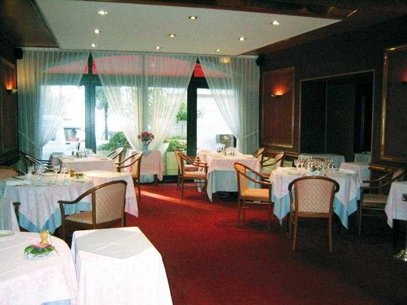 Hotel Le Bourgogne Évian-les-Bains Стая снимка