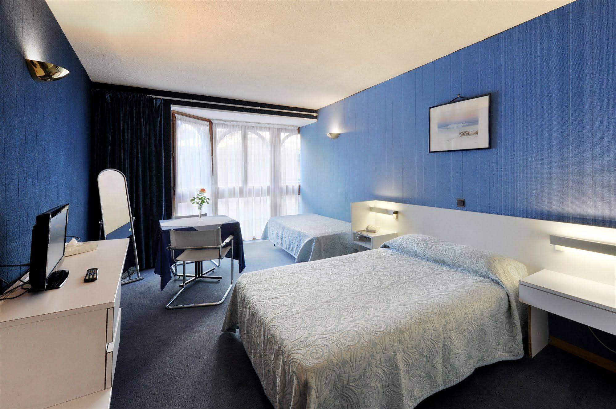 Hotel Le Bourgogne Évian-les-Bains Екстериор снимка