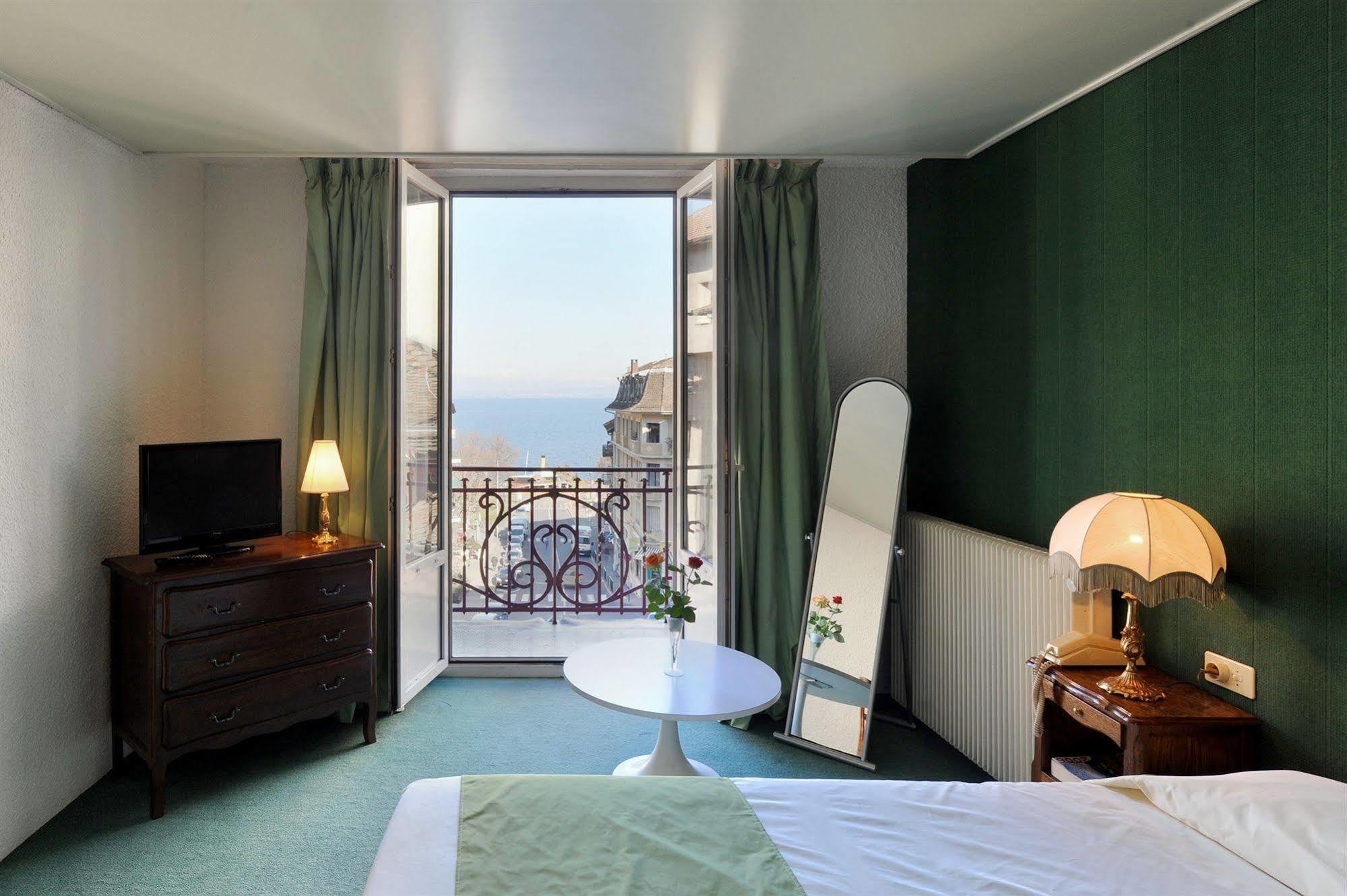 Hotel Le Bourgogne Évian-les-Bains Екстериор снимка