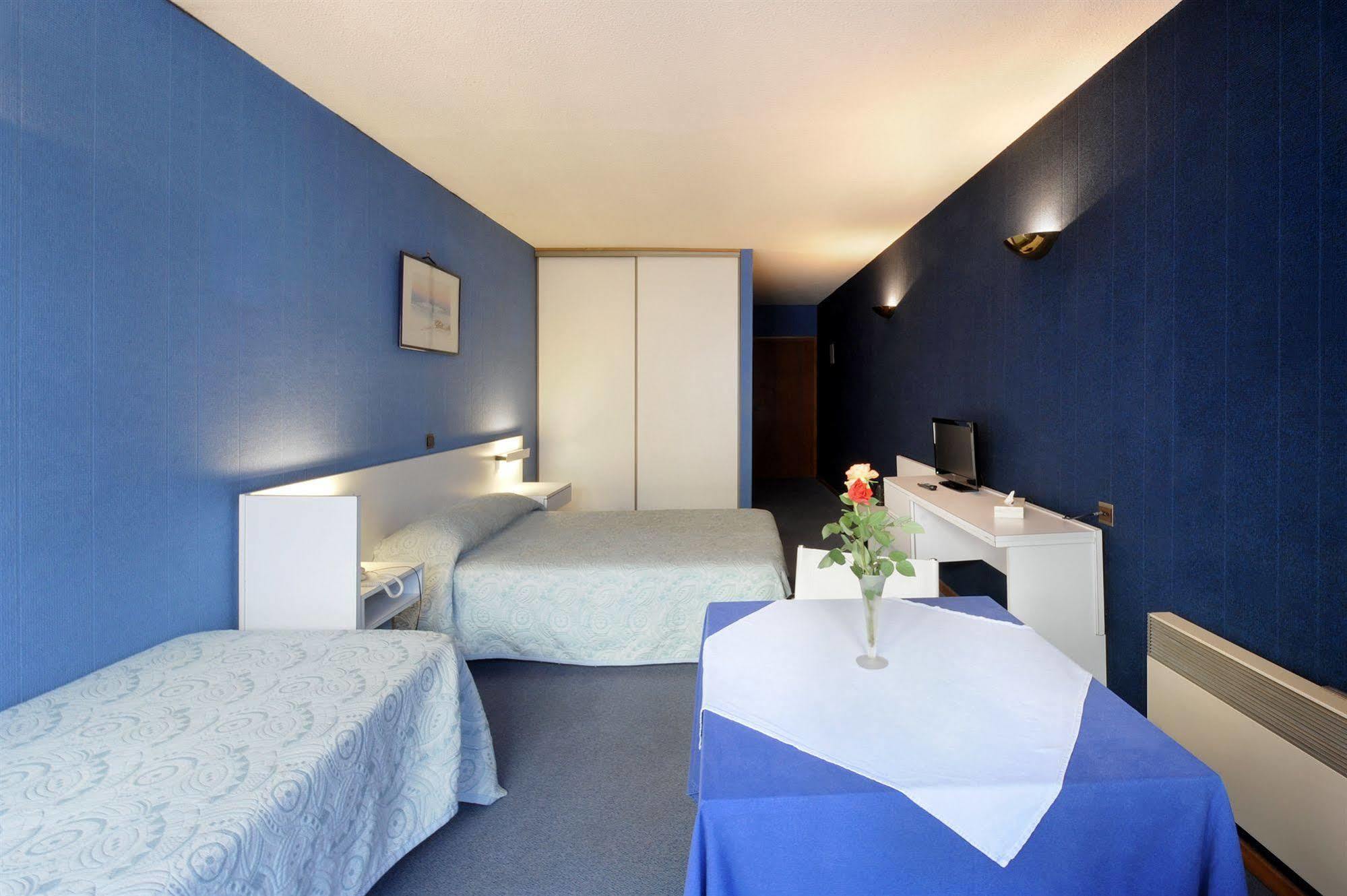 Hotel Le Bourgogne Évian-les-Bains Екстериор снимка