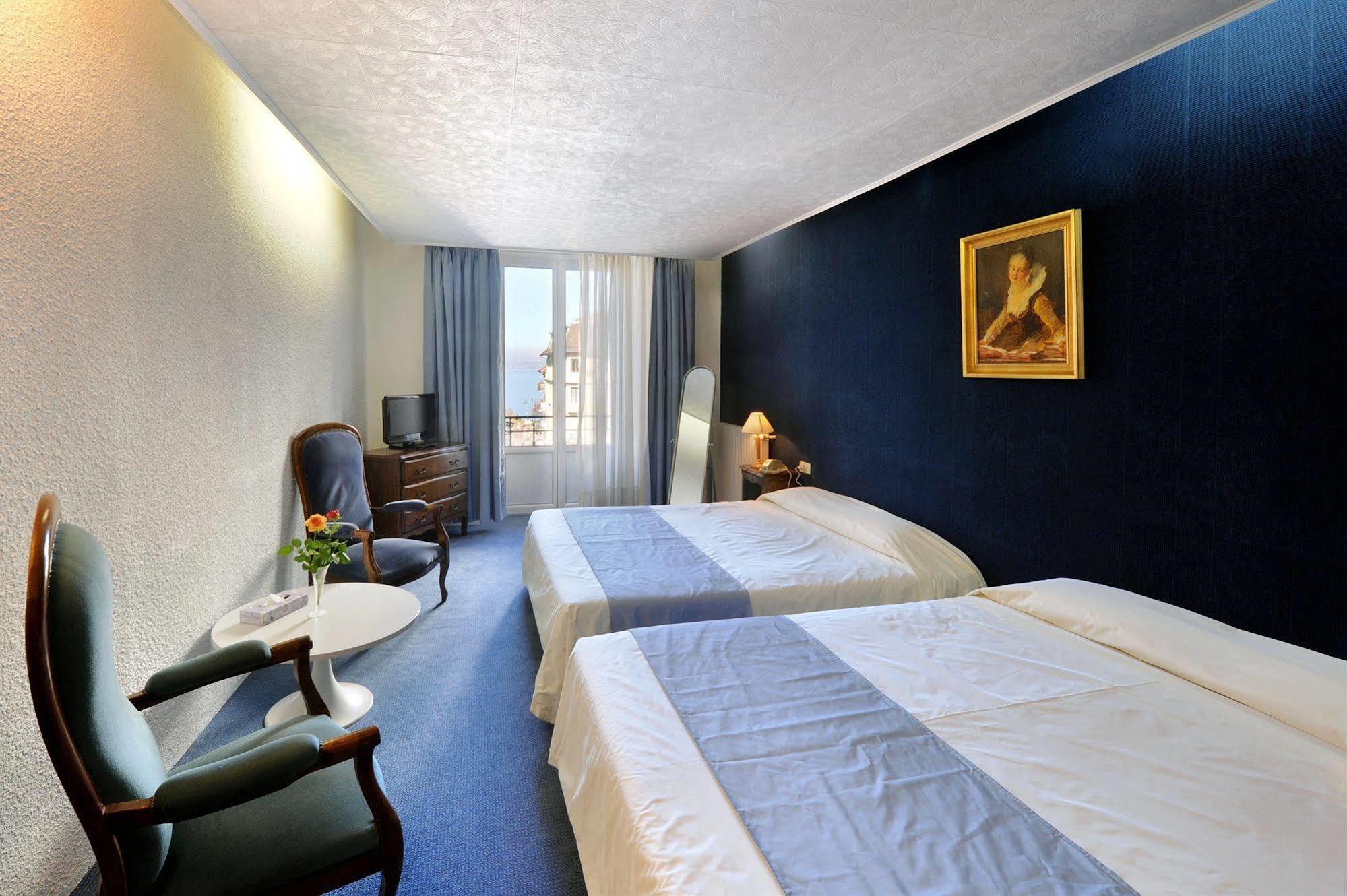 Hotel Le Bourgogne Évian-les-Bains Екстериор снимка
